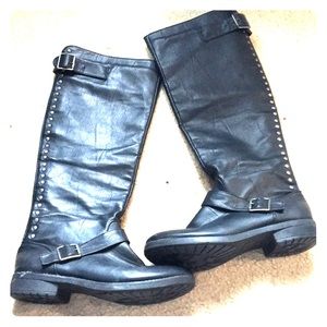 Boots, under the knee